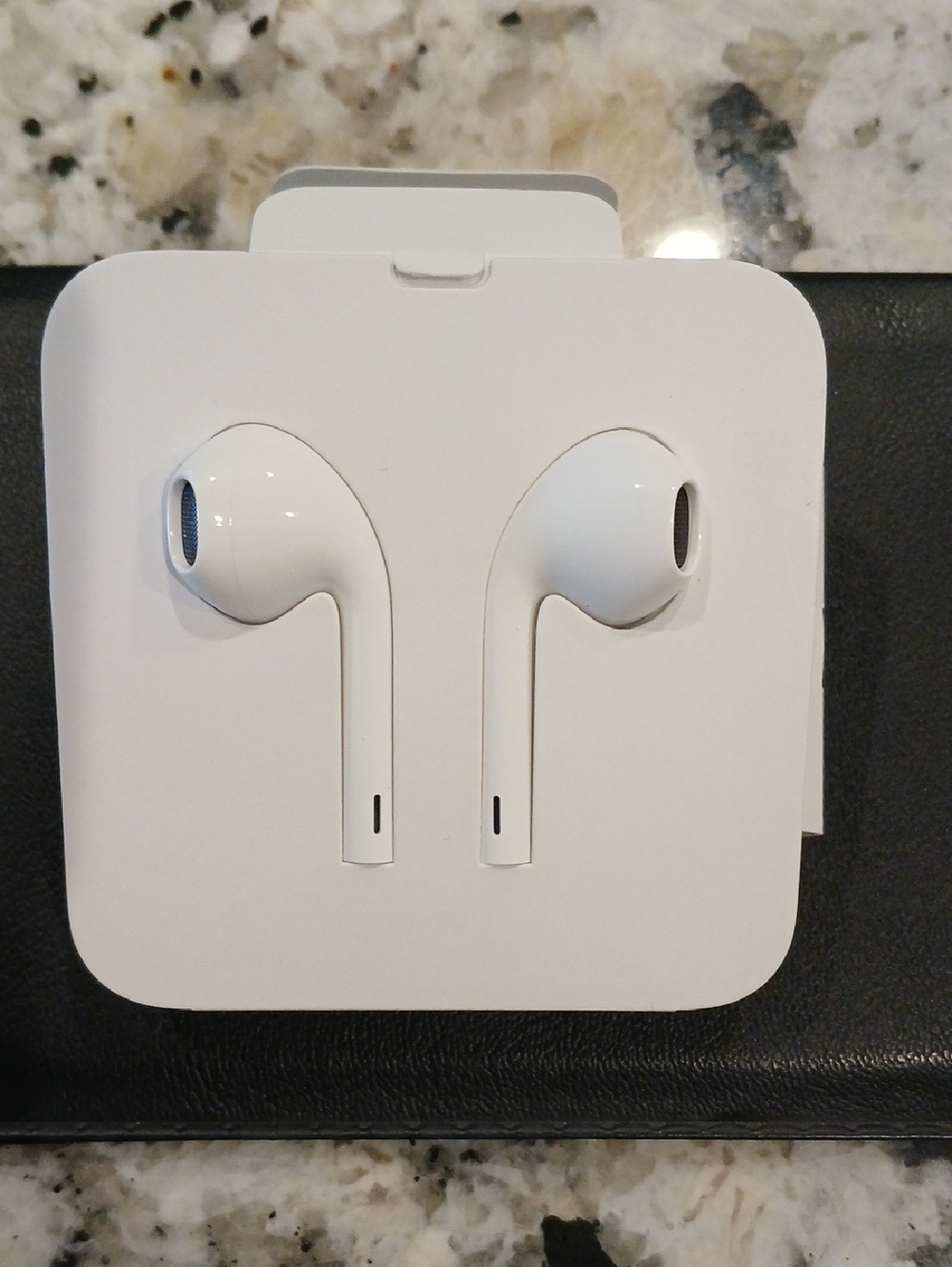 Source Unknown White Wired Earbuds